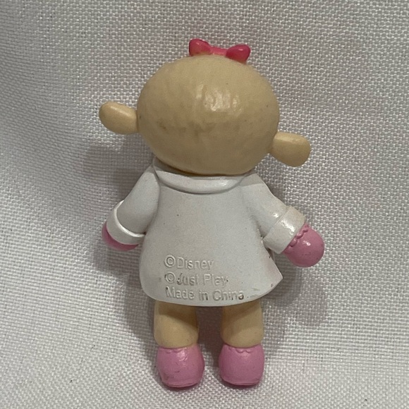 Disney Junior Doc McStuffins Lambie figure 2” great condition - Picture 3 of 4